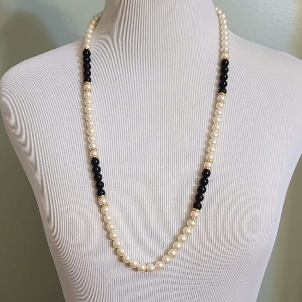 Vintage Marvella Fashion Black and Pearl Necklace